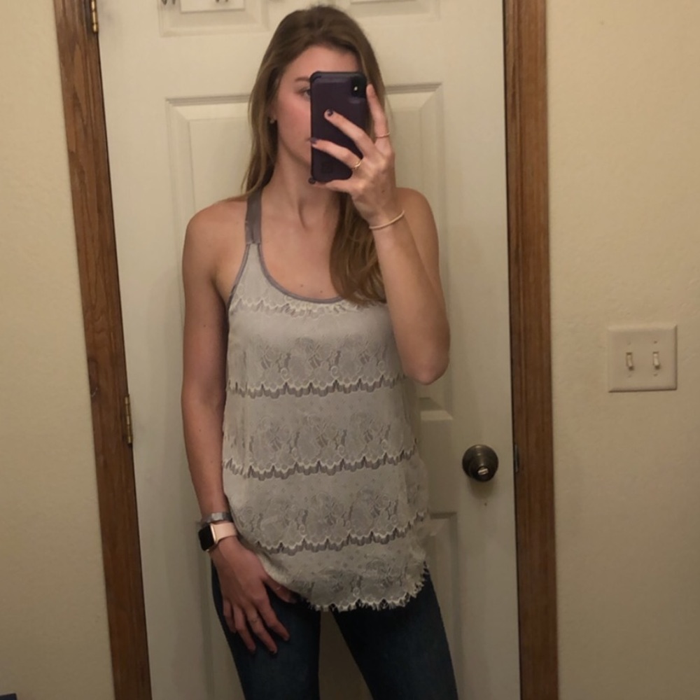 Cute lacy sleeveless top with bow in back